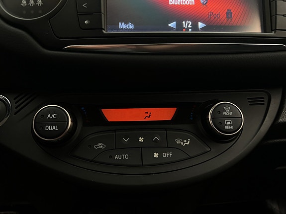 Toyota Yaris 19 of 24