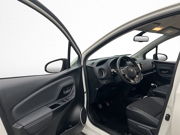 Toyota Yaris 11 of 24