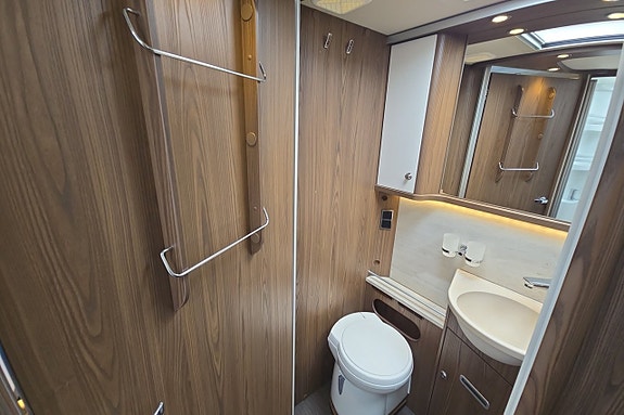 Hymer B 704 SL Automat, 177hk, Alde, Hydraliska, Drag, 1-ägare 23 of 30