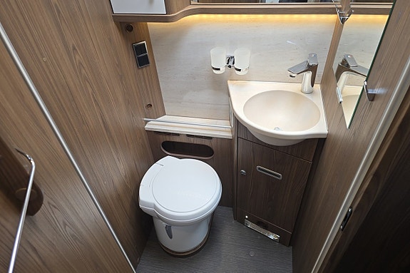 Hymer B 704 SL Automat, 177hk, Alde, Hydraliska, Drag, 1-ägare 22 of 30