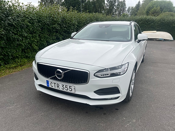 Volvo V90 2 of 5