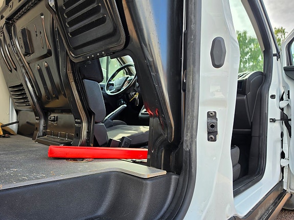 Ford Transit Connect 10 of 18