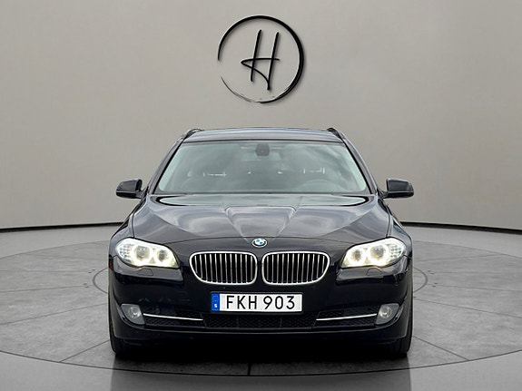 BMW 520d 3 of 5
