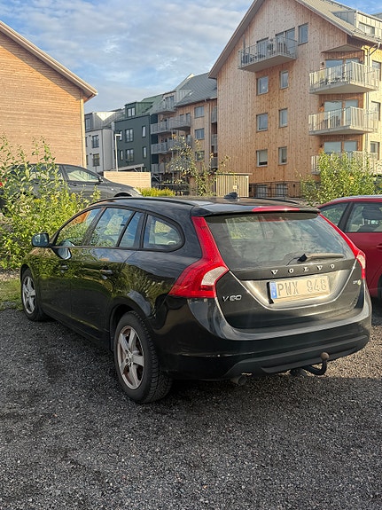 Volvo V60 2 of 4