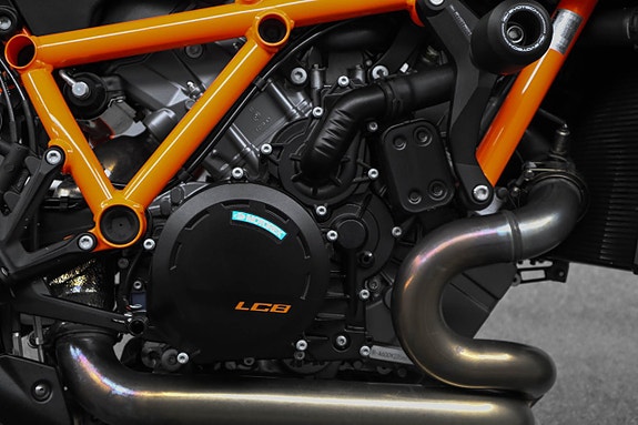 KTM 1390 Superduke R Evo Austin Racing TechPack Kolfiber Nyservad Påkostad 13 of 18