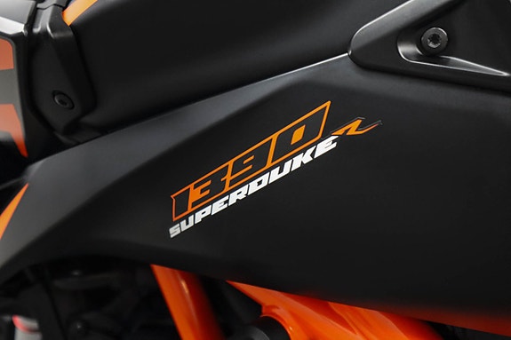 KTM 1390 Superduke R Evo Austin Racing TechPack Kolfiber Nyservad Påkostad 12 of 18