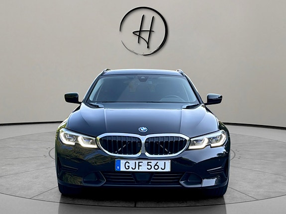 BMW 330e 3 of 5