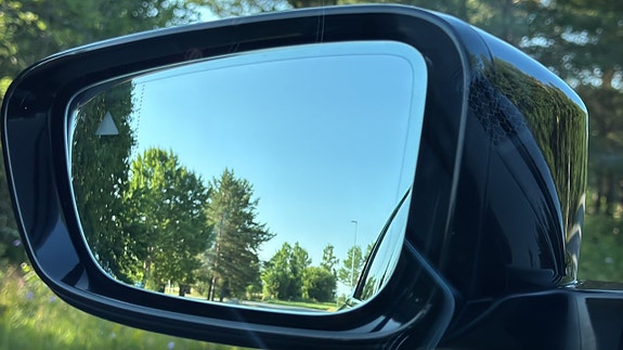 BMW 330e 13 of 18