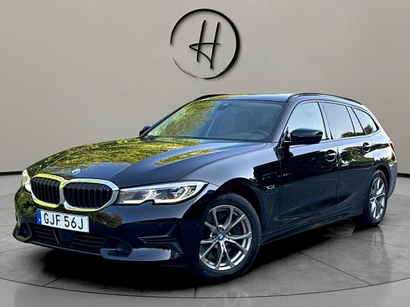 BMW 330e 2 of 5