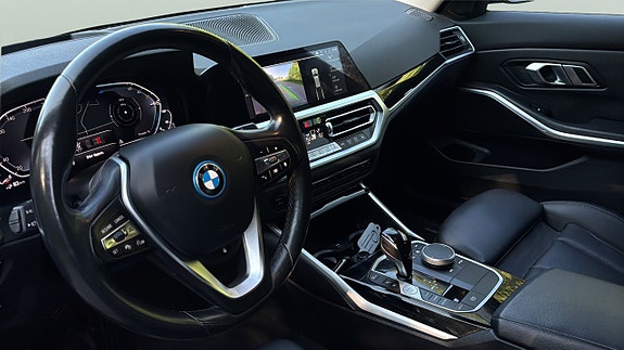 BMW 330e 10 of 18