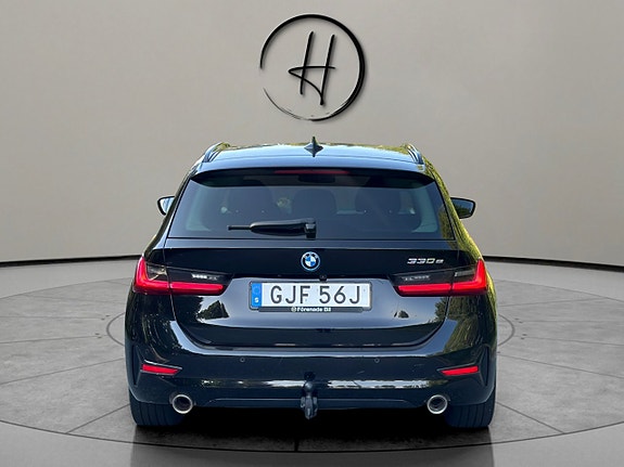 BMW 330e 4 of 5