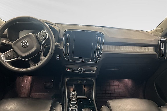 Volvo XC40 6 of 8