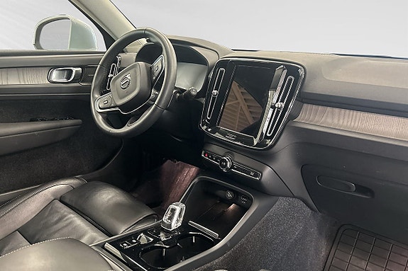Volvo XC40 5 of 8