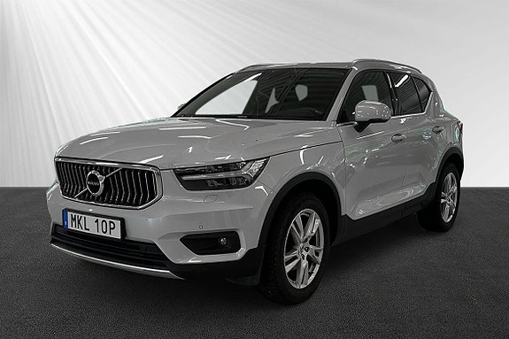Volvo XC40 2 of 5