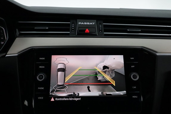 Volkswagen Passat Alltrack 19 of 27