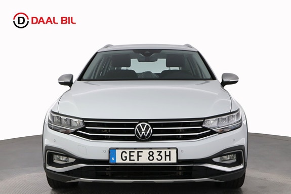 Volkswagen Passat Alltrack 2 of 27