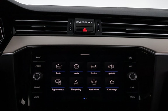 Volkswagen Passat Alltrack 17 of 27