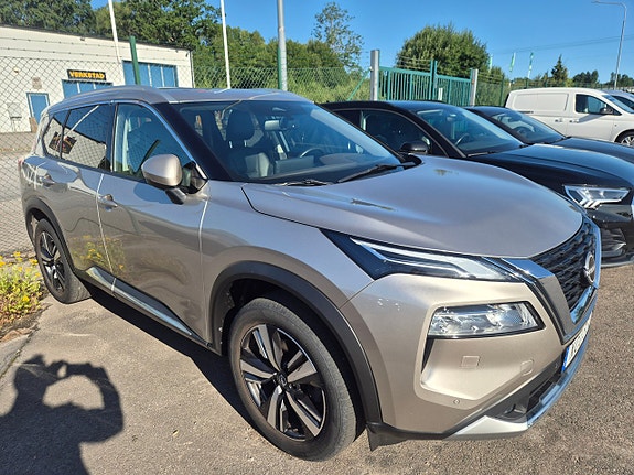 Nissan X-Trail 2 of 5