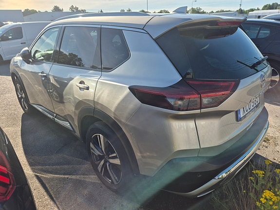 Nissan X-Trail 3 of 5