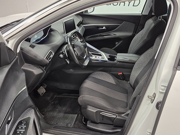 Peugeot 3008 2 of 8