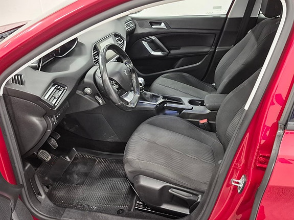 Peugeot 308 2 of 9
