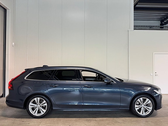 Volvo V90 2 of 5