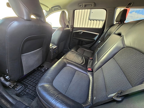 Volvo V70 11 of 12