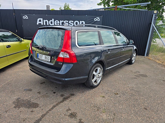 Volvo V70 3 of 5