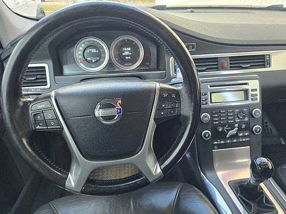 Volvo V70 6 of 12
