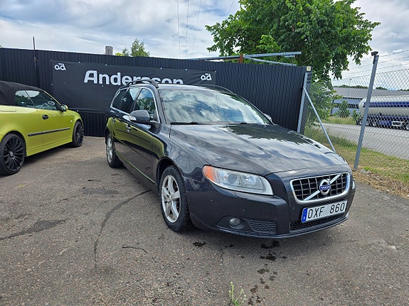 Volvo V70 2 of 5