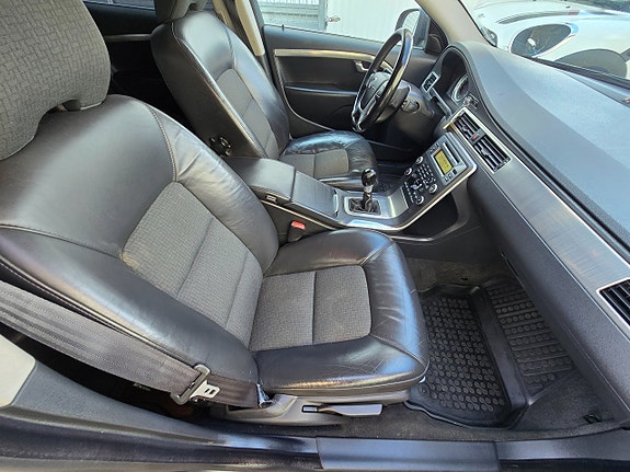 Volvo V70 9 of 12