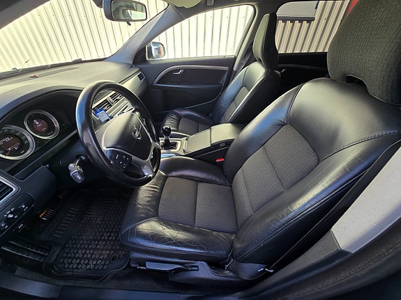 Volvo V70 7 of 12