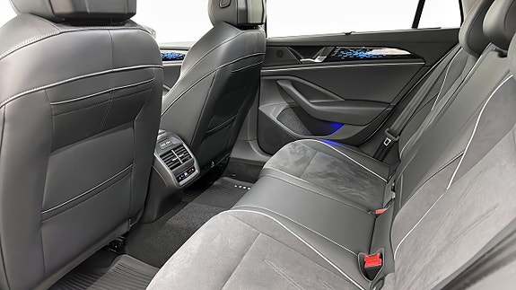 Volkswagen Passat 11 of 19