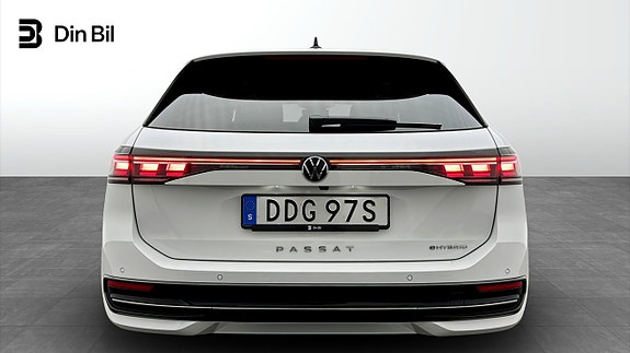 Volkswagen Passat 5 of 19