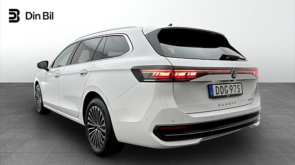 Volkswagen Passat 3 of 19