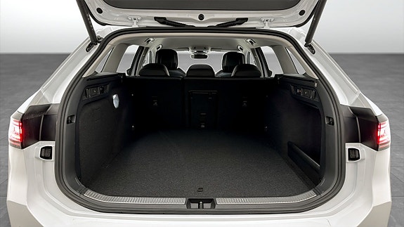 Volkswagen Passat 12 of 19