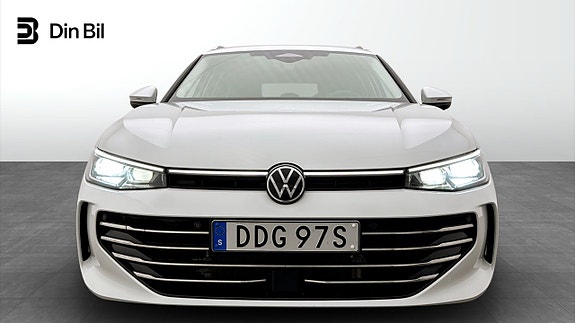 Volkswagen Passat 4 of 19