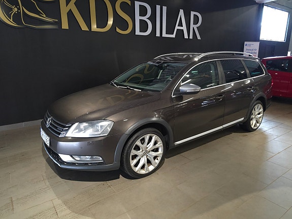 Volkswagen Passat Alltrack 2 of 5
