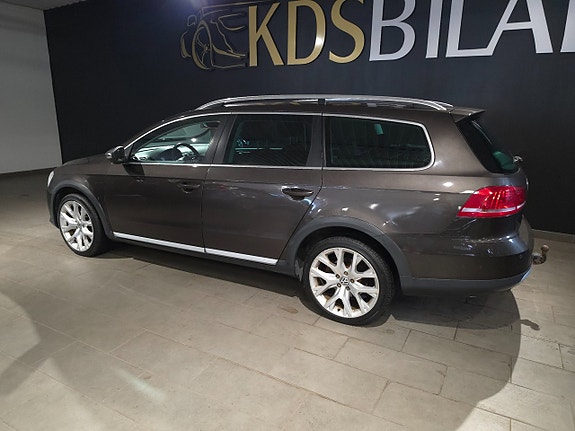 Volkswagen Passat Alltrack 3 of 5