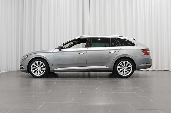 Skoda Superb 2 of 5