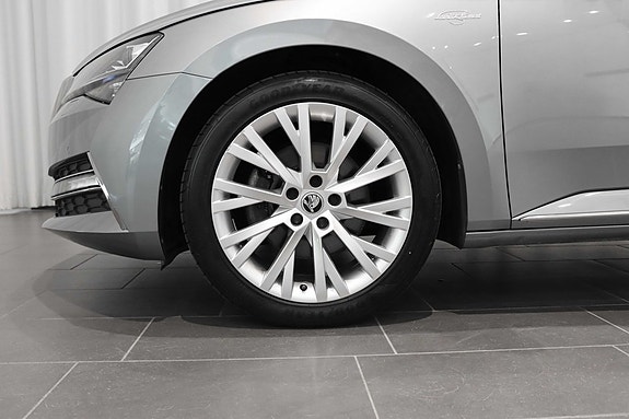 Skoda Superb 8 of 27