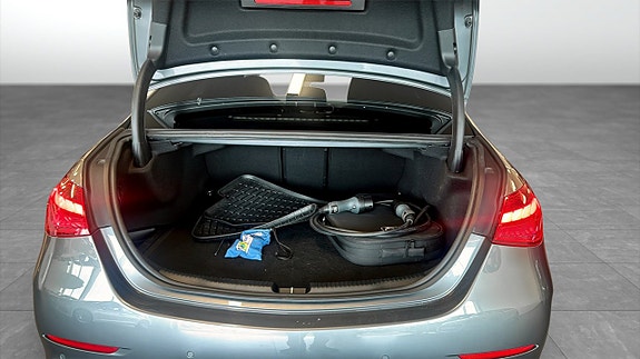 Mercedes-Benz C300 e 14 of 23