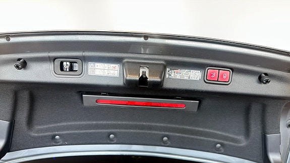 Mercedes-Benz C300 e 19 of 23