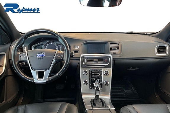 Volvo V60 12 of 16