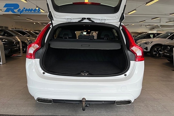 Volvo V60 8 of 16