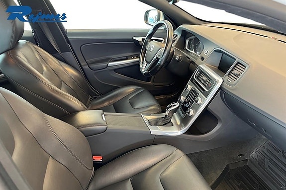 Volvo V60 11 of 16