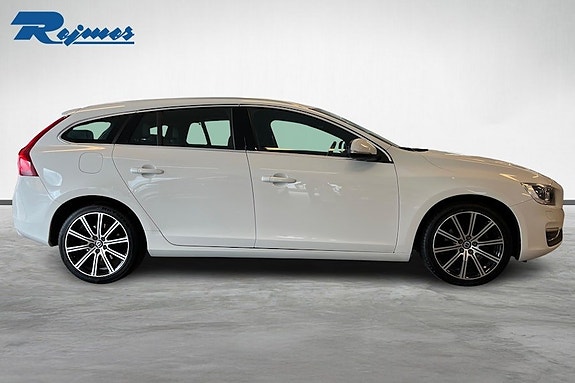 Volvo V60 7 of 16