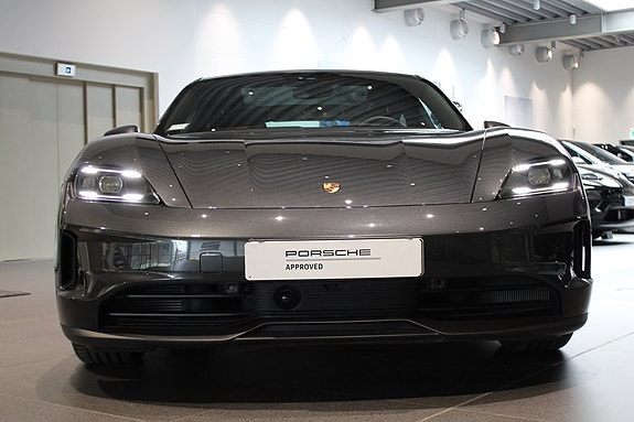 Porsche Taycan 3 of 5