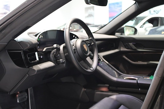 Porsche Taycan 8 of 12