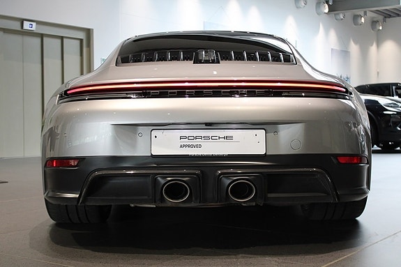 Porsche 911 Carrera 4 GTS 5 of 5